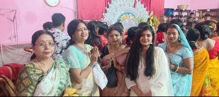 हीरापुर दुर्गा मंदिर में मां लक्खी की बंगाली समुदाय ने  की विधि विधान से  पूजा अर्चना