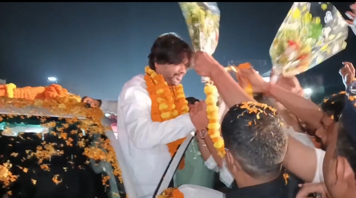 पूर्व विधायक संजीव सिंह पहुंचे धनबाद , गोविंदपुर में पूर्व विधायक का भव्य स्वागत,  कार्यकर्ताओं में दिखा जबरदस्त उत्साह
