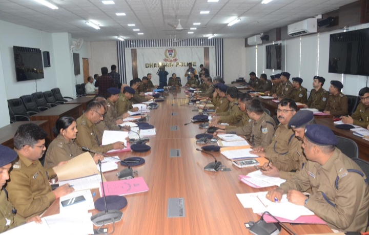 *धनबाद में विधि-व्यवस्था पर उच्चस्तरीय समीक्षा बैठक, आईजी ने पुलिस की सक्रियता को सराहा*