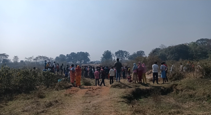 पानी में तैरता मिला व्यक्ति का शव, इलाके में फैली सनसनी, जांच में जुटी पुलिस।