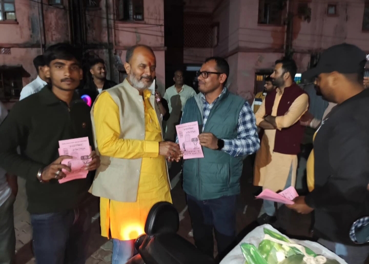 मेयर प्रत्याशी ने चलाया जनसंपर्क अभियान, विकास कार्य को मजबूती से आगे बढाने का करेंगे काम।